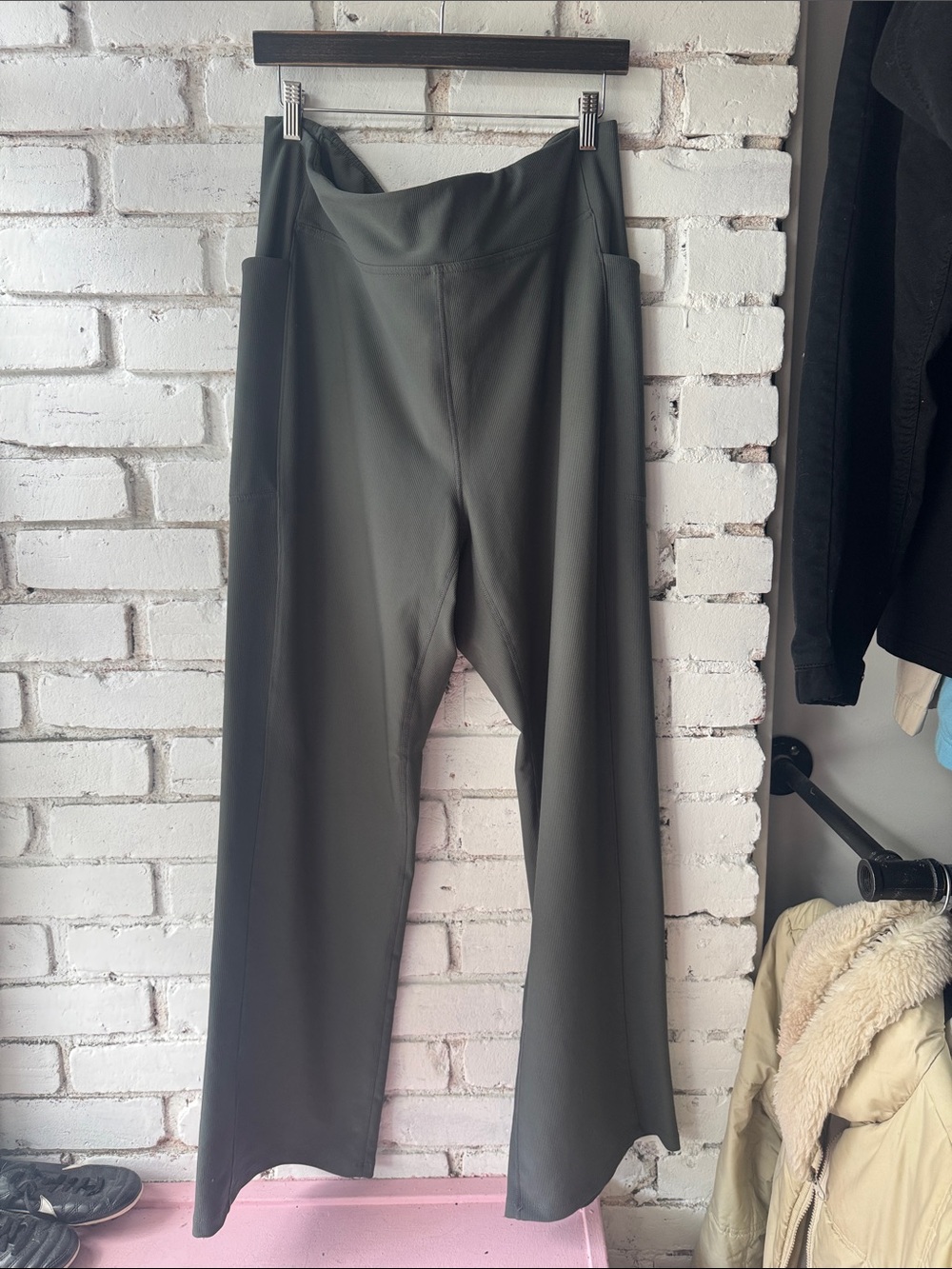 Wide-Leg High-Waist Pants in Olive Green